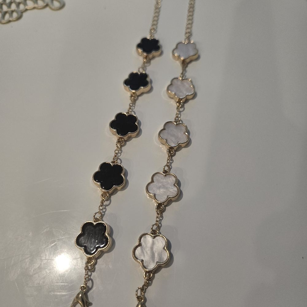 Elegant Black and White Flower Necklace
